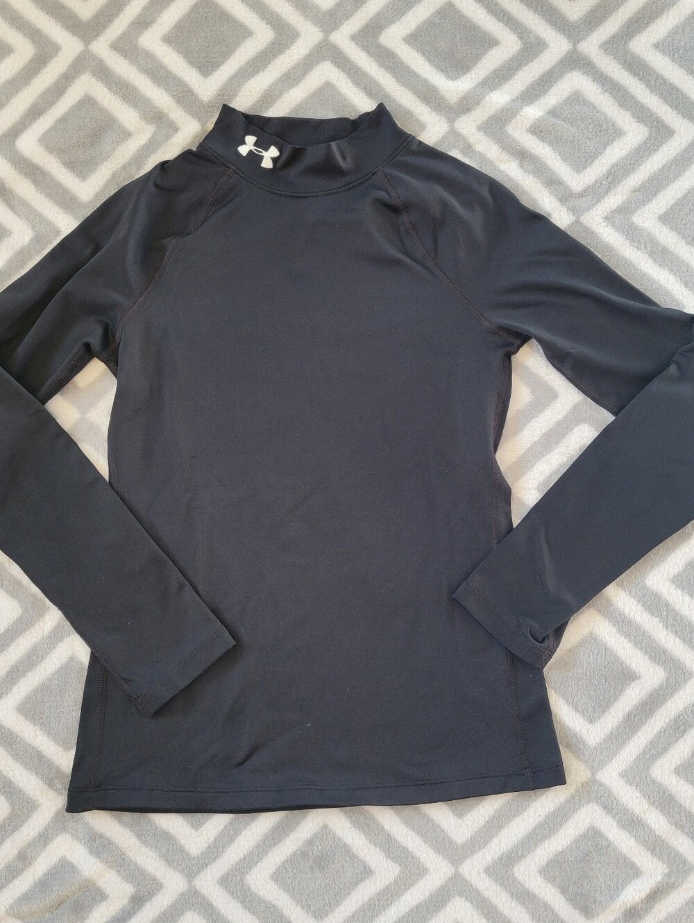 Youth medium under armour long sleeve layering shirt